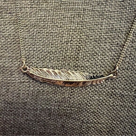 Silver tone feather necklace - Picture 2 of 5